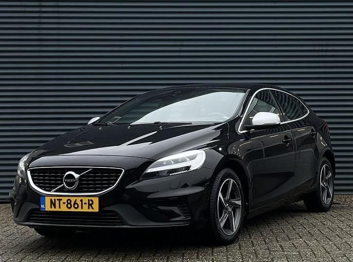 Zwart Gebruikt 2017 Volvo V40 R-Design Hatchback | € 12.995 (Goede deal) - Afbeelding 1/4