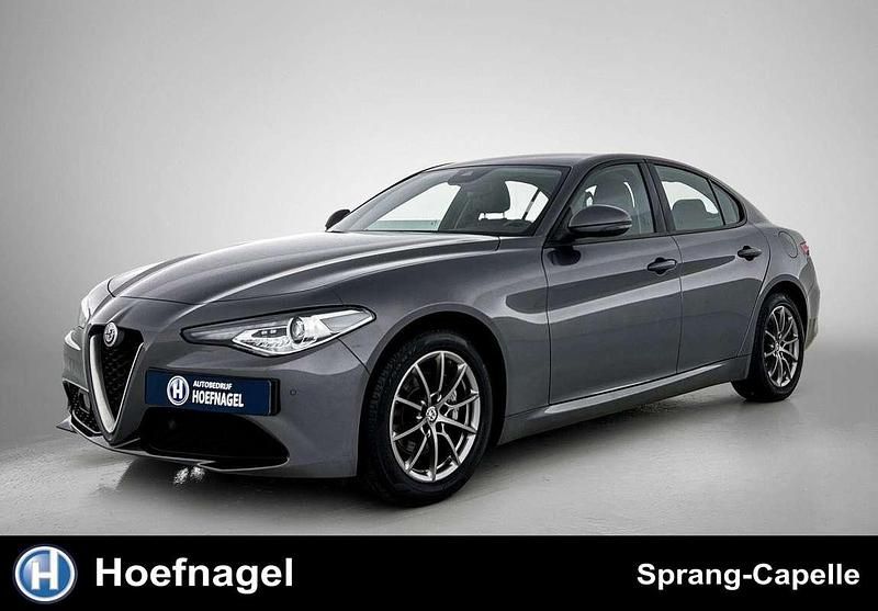 Grijs Gebruikt 2019 Alfa Romeo Giulia Super Sedan | € 26.950 (Goede deal) - Afbeelding 1/3