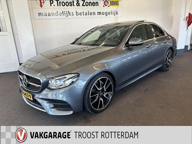 Grijs Gebruikt 2018 Mercedes E250 Premium Plus Sedan | € 25.950 (Eerlijke prijs) - Afbeelding 1/4