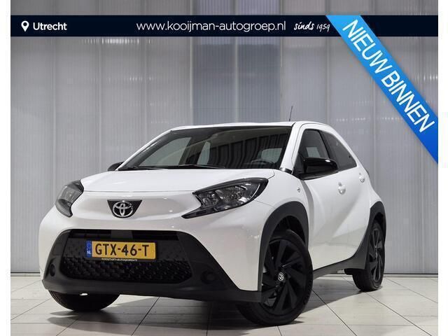 Pure white Gebruikt 2024 Toyota Aygo Play Hatchback | € 19.500 (Eerlijke prijs) - Afbeelding 1/4