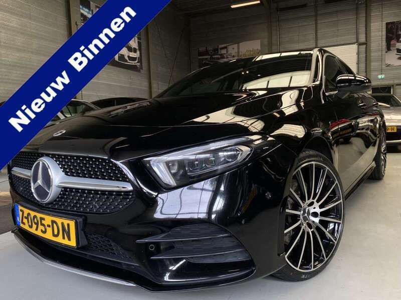 Zwart Gebruikt 2021 Mercedes A250 Business Hatchback | € 27.950 (Goede deal) - Afbeelding 1/4