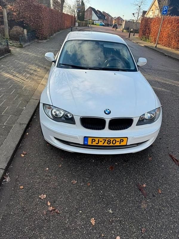 Occasion 2011 BMW 116 Hatchback | € 4.000 (Super prijs) - Afbeelding 1/4