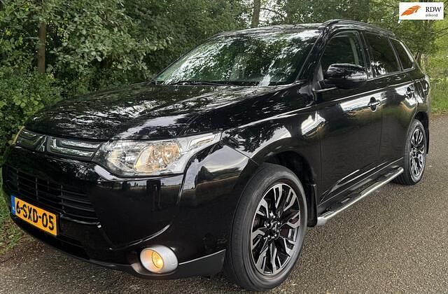 Zwart Occasion 2014 Mitsubishi Outlander Intense SUV | € 12.950 (Eerlijke prijs) - Afbeelding 1/4