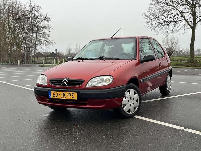 Rood Gebruikt 2002 Citroën Saxo Furio Hatchback | € 850 (Eerlijke prijs) - Afbeelding 1/4