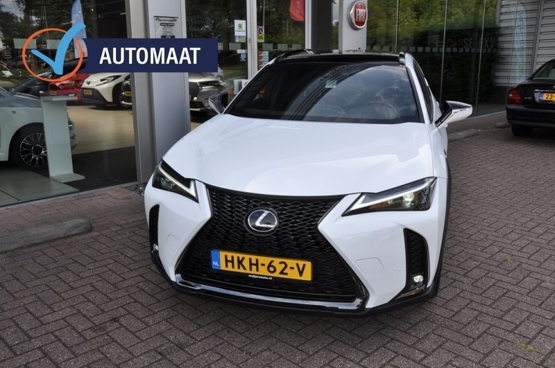 Wit Gebruikt 2023 Lexus UX 300e Sport Design Packet SUV | € 35.950 - Afbeelding 1/4
