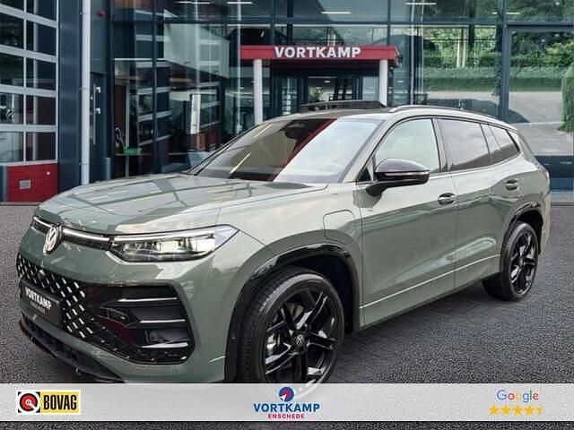 Groen (metallic) Nieuw 2025 VW Tayron R-line SUV | € 64.950 (Eerlijke prijs) - Afbeelding 1/4