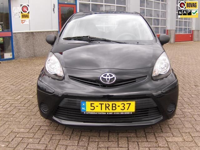 Zwart Gebruikt 2014 Toyota Aygo Hatchback | € 5.500 (Iets duurder) - Afbeelding 1/4