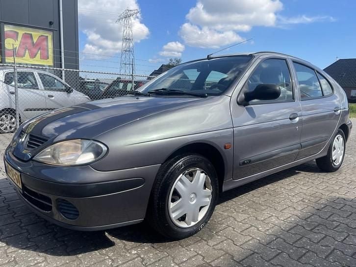 Gebruikt 2000 Renault Mégane | € 1.499 - Afbeelding 1/1