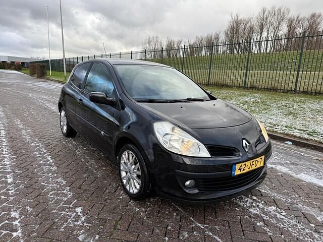 Zwart Occasion 2009 Renault Clio II Collection Hatchback | € 1.950 (Eerlijke prijs) - Afbeelding 1/4