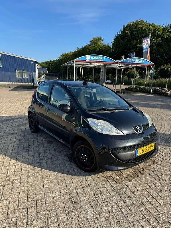 Zwart Gebruikt 2006 Peugeot 107 Hatchback | € 585 (Super prijs) - Afbeelding 1/4