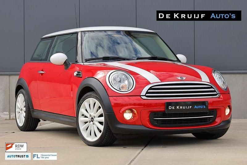 Rood Gebruikt 2012 Mini Cooper Business Hatchback | € 4.999 (Eerlijke prijs) - Afbeelding 1/4