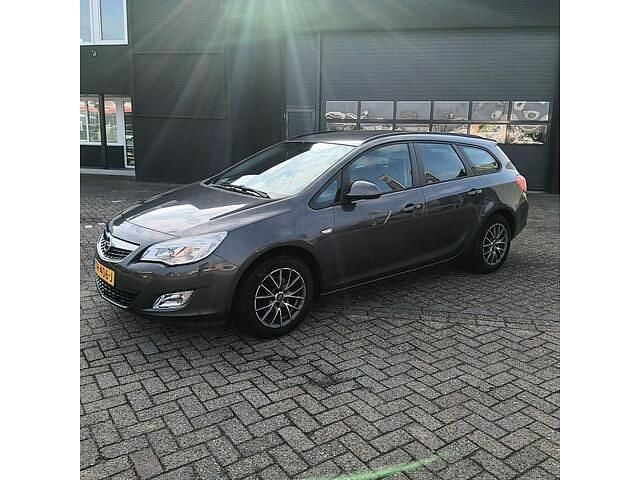 Occasion Opel Astra Cosmo 140 PK (102 kW) 2012 Grijs Stationwagen