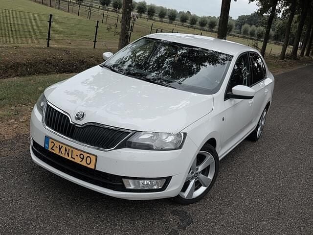 Wit Gebruikt 2013 Skoda Rapid Hatchback | € 4.299 (Duur) - Afbeelding 1/4