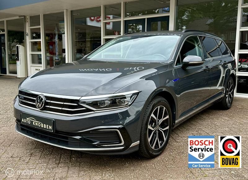 Grijs, metallic lak Gebruikt 2021 VW Passat GTE Stationwagen | € 22.800 (Eerlijke prijs) - Afbeelding 1/4