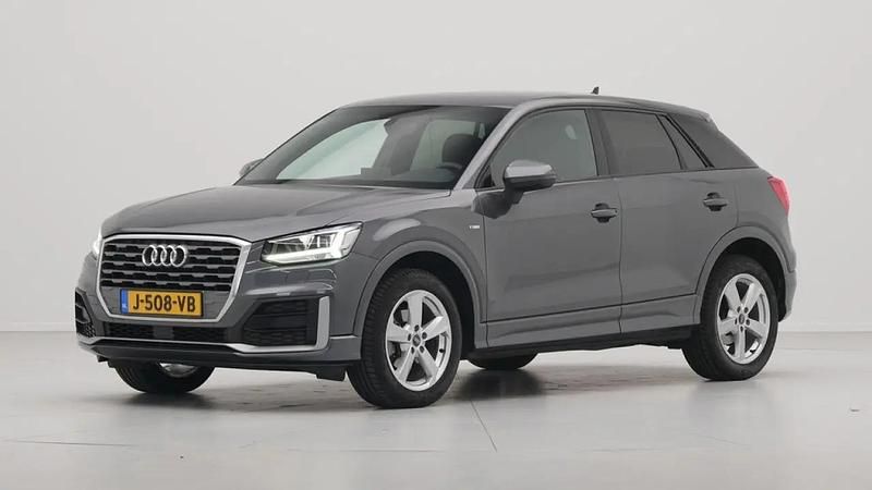 Daytona grijs lederen versnellingspook Gebruikt 2020 Audi Q2 S-Line SUV | € 26.440 - Afbeelding 1/4