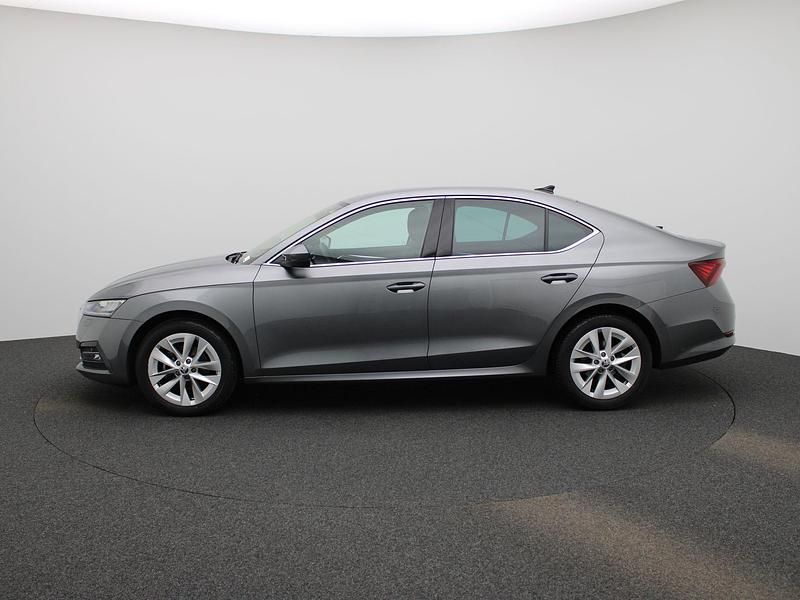 Occasion Skoda Octavia Business Line 110 PK (80 kW) 2022 Grijs Hatchback