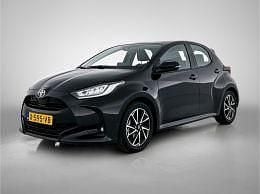 Zwart, metallic lak Occasion 2024 Toyota Yaris Hatchback | € 20.400 (Goede deal) - Afbeelding 1/3