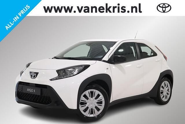 Wit Nieuw 2025 Toyota Aygo X Play SUV | € 20.995 - Afbeelding 1/3