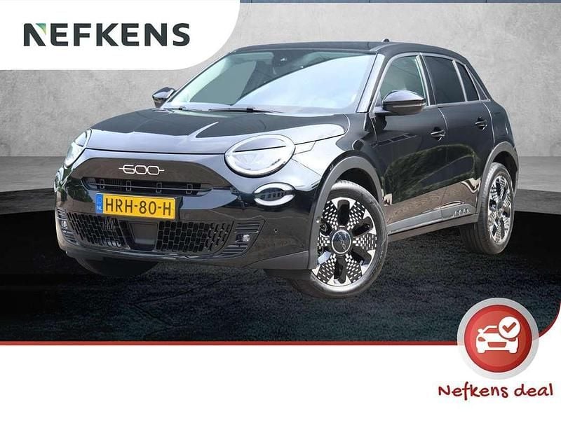 Zwart Gebruikt 2025 Fiat 600 La Prima SUV | € 31.425 (Eerlijke prijs) - Afbeelding 1/3