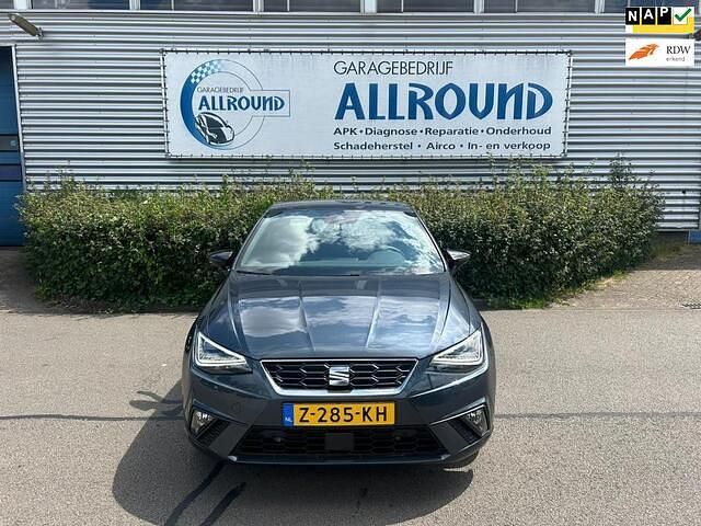Grijs Gebruikt 2024 Seat Ibiza Business Hatchback | € 19.950 (Eerlijke prijs) - Afbeelding 1/4