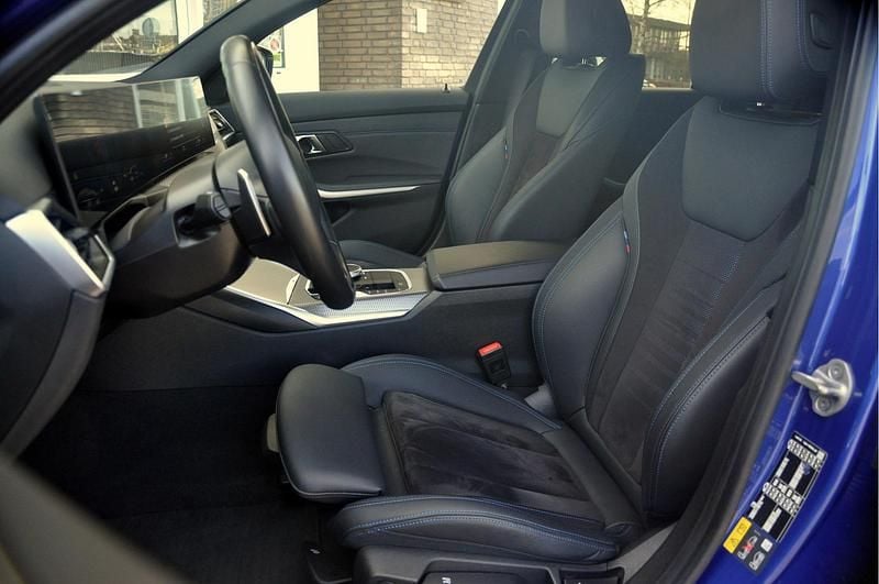 Occasion BMW 330e Basis 292 PK (214 kW) 2024 Blauw Stationwagen