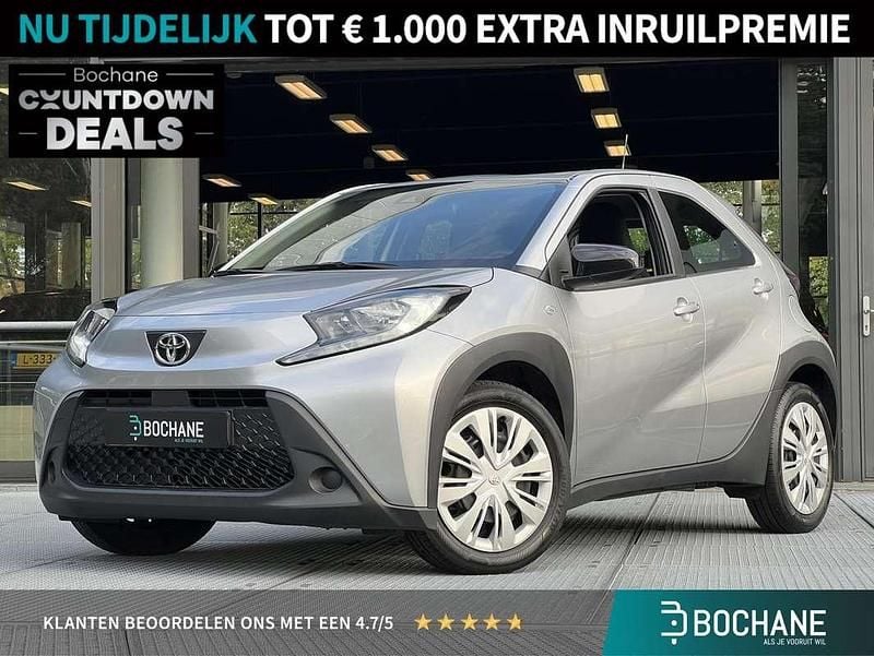 Grijs Gebruikt 2022 Toyota Aygo X Play SUV | € 15.250 (Super prijs) - Afbeelding 1/4