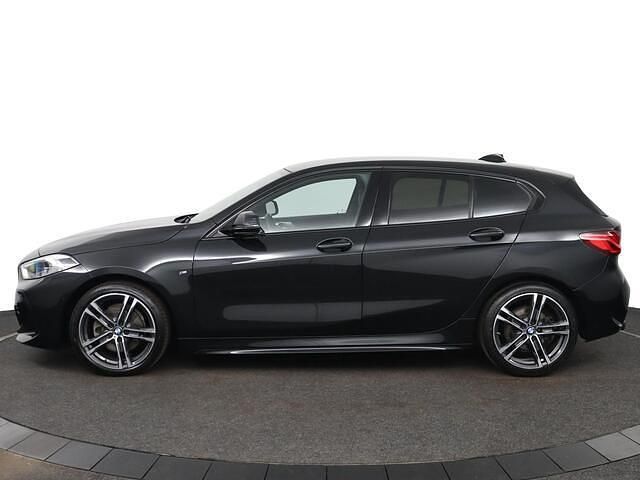 Occasion BMW 118 Executive 136 PK (100 kW) 2021 Zwart (metallic) Hatchback