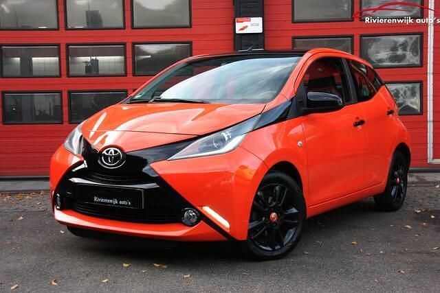 Oranje Gebruikt 2014 Toyota Aygo X-clusiv Hatchback | € 6.950 (Eerlijke prijs) - Afbeelding 1/4