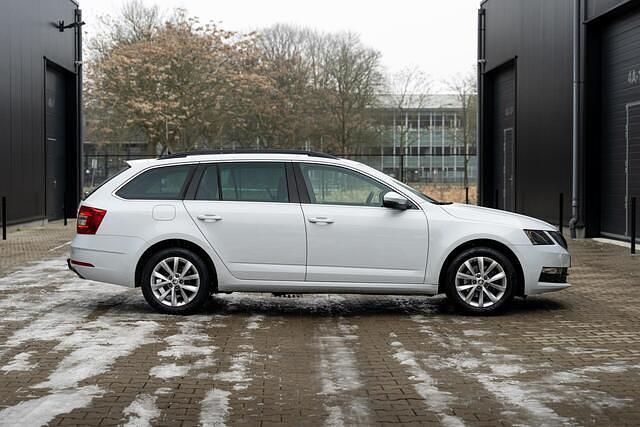 Occasion Skoda Octavia Business Line 116 PK (85 kW) 2020 Wit Stationwagen