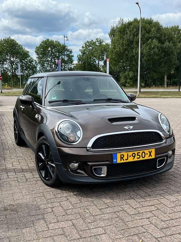 Bruin Occasion 2011 Mini Cooper Pepper Hatchback | € 6.750 (Eerlijke prijs) - Afbeelding 1/4