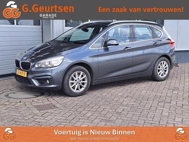 Grijs Gebruikt 2016 BMW 218 Executive Stationwagen | € 12.850 (Goede deal) - Afbeelding 1/4