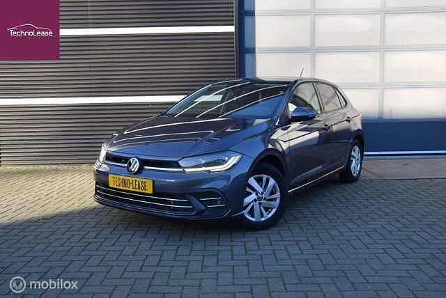 Grijs Gebruikt 2022 VW Polo Style Hatchback | € 24.700 (Iets duurder) - Afbeelding 1/4
