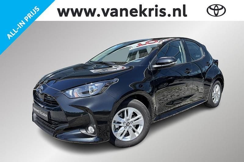 Zwart Nieuw 2025 Toyota Yaris Hybrid Active Hatchback | € 26.749 (Eerlijke prijs) - Afbeelding 1/4