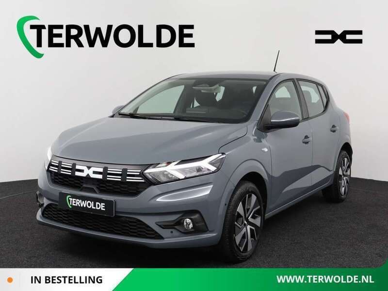 Grijs, metallic lak Nieuw 2025 Dacia Sandero Expression Hatchback | € 21.600 (Eerlijke prijs) - Afbeelding 1/4