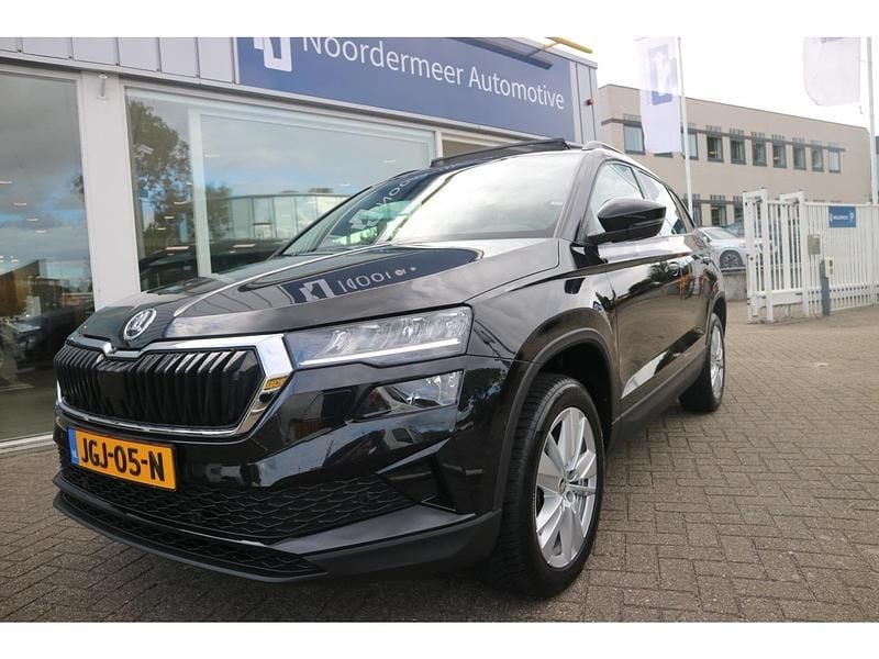 Zwart Gebruikt 2024 Skoda Karoq Business Line SUV | € 33.925 (Super prijs) - Afbeelding 1/4