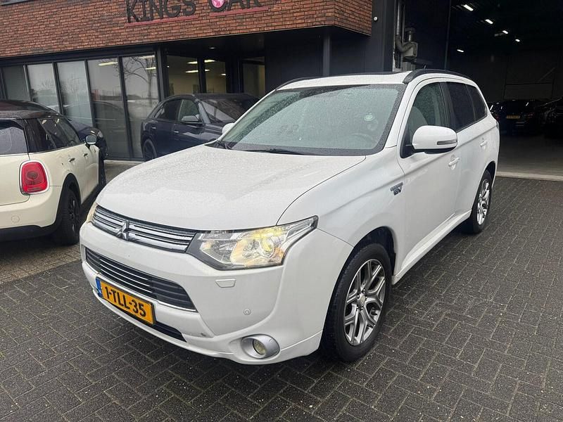 Wit Gebruikt 2014 Mitsubishi Outlander P-HEV Instyle SUV | € 7.795 (Super prijs) - Afbeelding 1/4