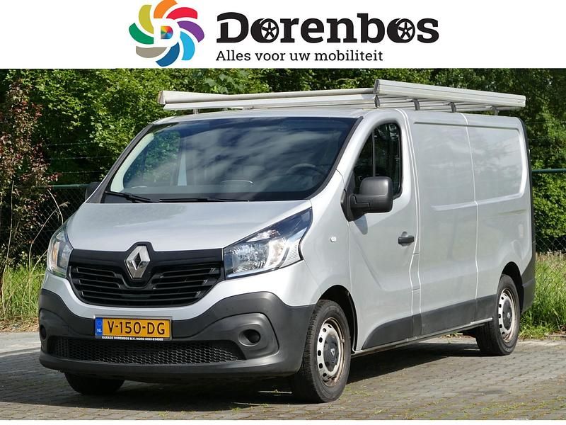 Grijs Occasion 2017 Renault Trafic Komfort MPV | € 13.850 - Afbeelding 1/4