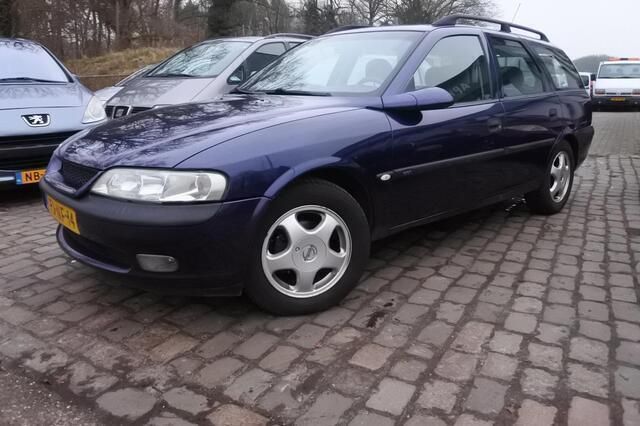 Blauw Gebruikt 1998 Opel Vectra Stationwagen | € 795 (Iets duurder) - Afbeelding 1/4