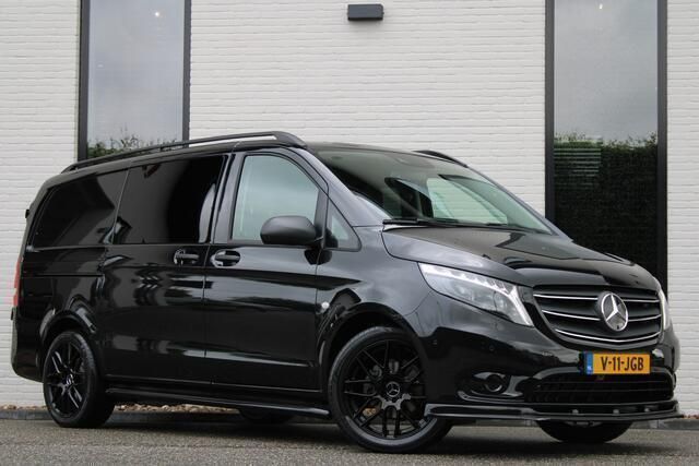 Zwart Gebruikt 2023 Mercedes Vito MPV | € 49.950 - Afbeelding 1/4