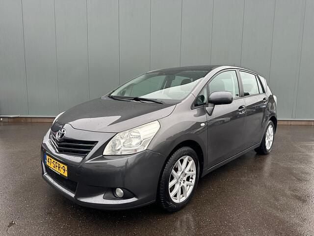 Grijs Occasion 2011 Toyota Verso Business Edition MPV | € 4.495 (Eerlijke prijs) - Afbeelding 1/4