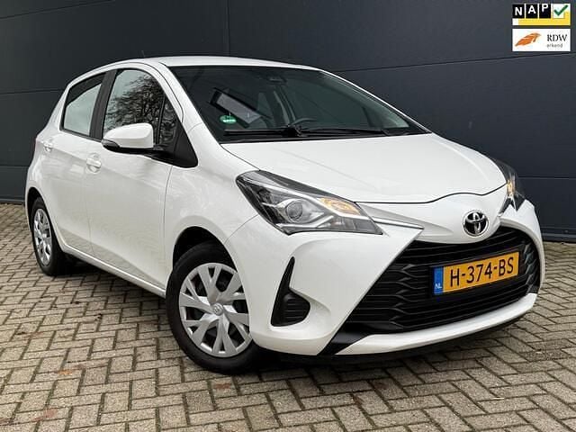 Wit Gebruikt 2020 Toyota Yaris Active Hatchback | € 10.945 (Goede deal) - Afbeelding 1/4