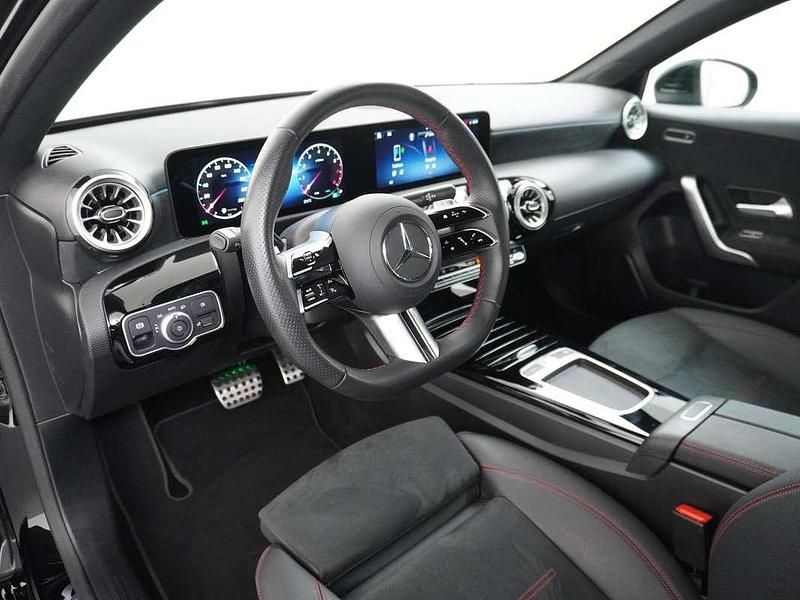 Occasion Mercedes A180 AMG line 136 PK (100 kW) 2024 Zwart Sedan