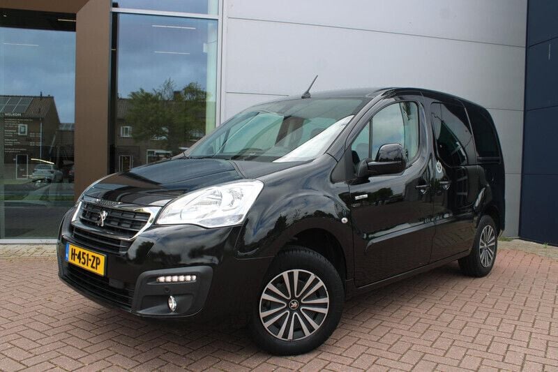 Zwart Gebruikt 2020 Peugeot Partner Allure Van | € 14.900 - Afbeelding 1/4