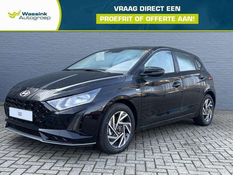 Phantom black (zwart metallic) Nieuw 2024 Hyundai i20 Comfort Hatchback | € 25.690 (Goede deal) - Afbeelding 1/4