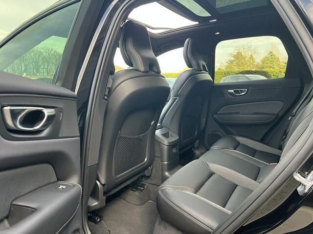 Occasion Volvo XC60 R-Design 341 PK (250 kW) 2021 Zwart SUV