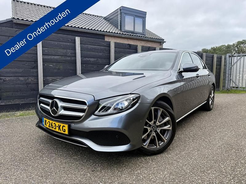Grijs Gebruikt 2018 Mercedes E350 Business Sedan | € 23.950 (Super prijs) - Afbeelding 1/4