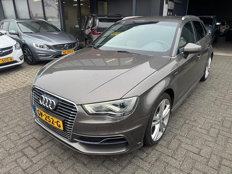 Grijs Occasion 2015 Audi A3 Sportback e-tron S-Line Hatchback | € 9.995 (Super prijs) - Afbeelding 1/4