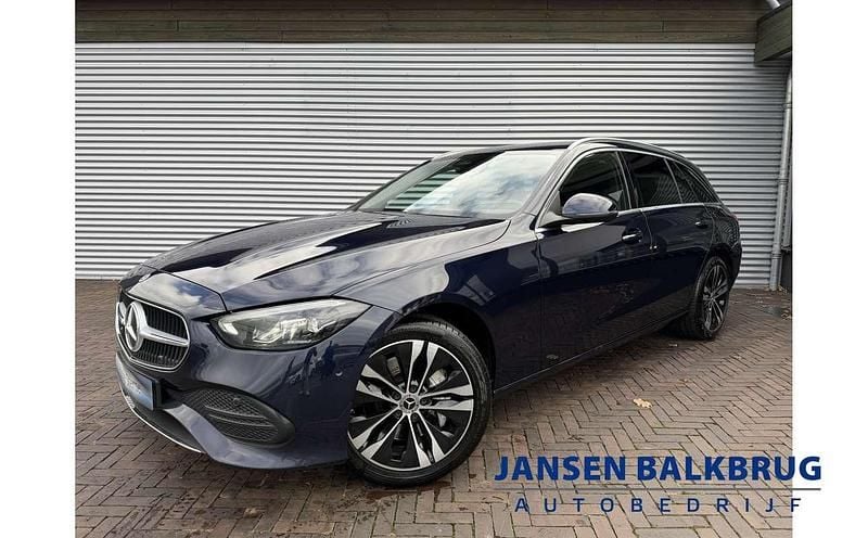 Blauw Occasion 2022 Mercedes C300e Business Stationwagen | € 29.985 (Iets duurder) - Afbeelding 1/4