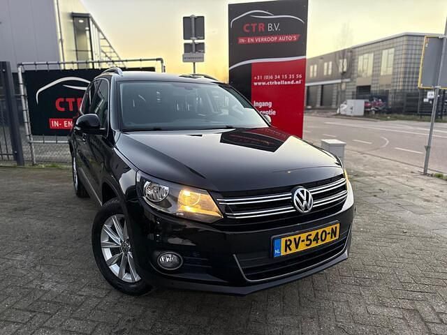 Zwart (metallic) Gebruikt 2013 VW Tiguan Comfortline SUV | € 8.750 (Eerlijke prijs) - Afbeelding 1/4