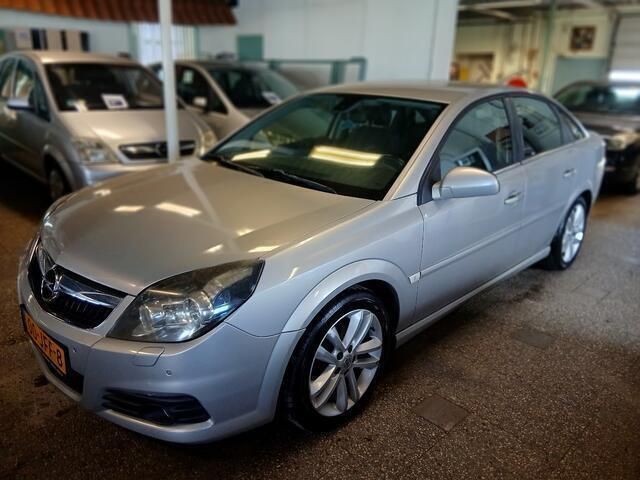 Grijs Gebruikt 2009 Opel Vectra GTS Executive Hatchback | € 4.250 (Iets duurder) - Afbeelding 1/4